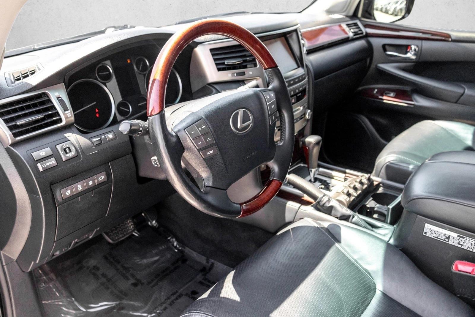 2013 Lexus LX 570 - Photo 10