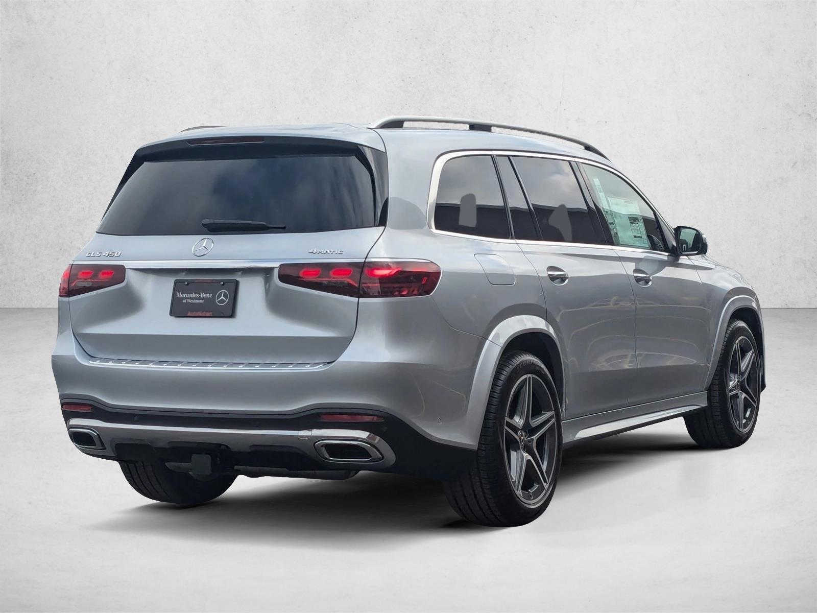 2025 Mercedes Benz GLS 450 4MATIC photo 2
