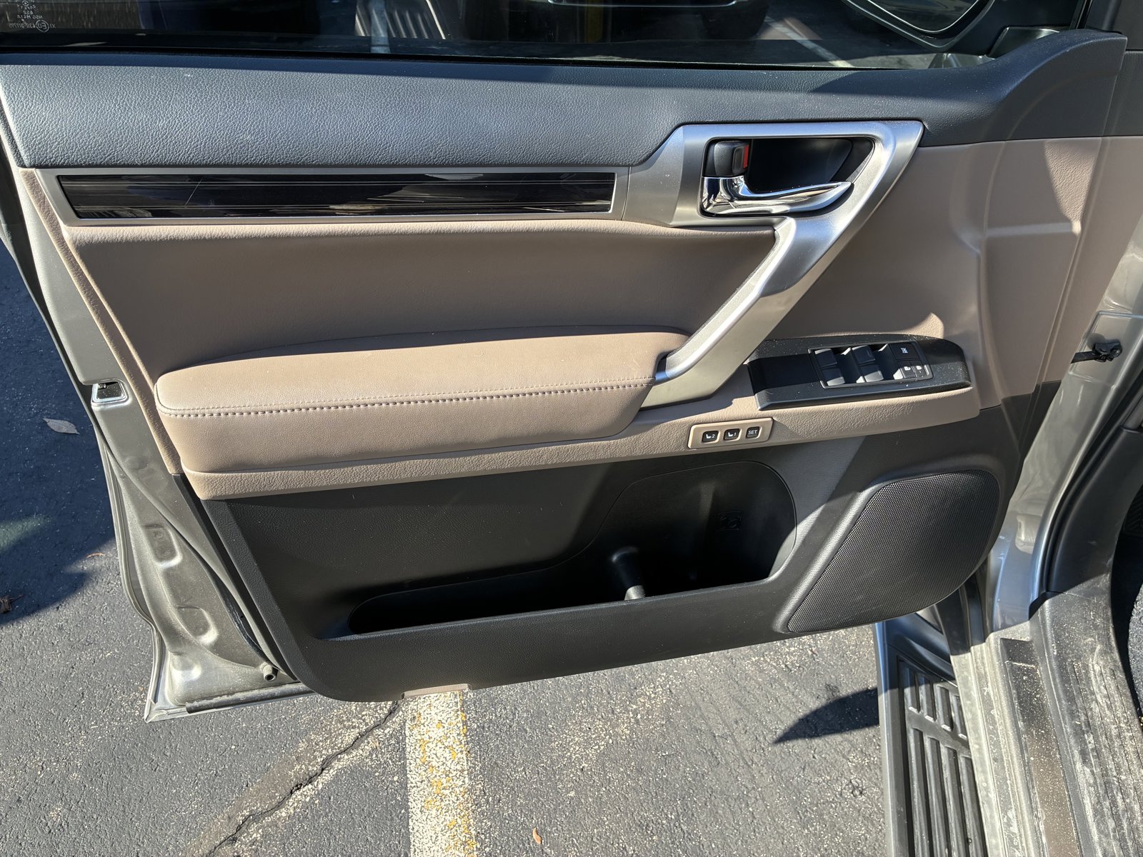 2022 LEXUS GX - Image 12