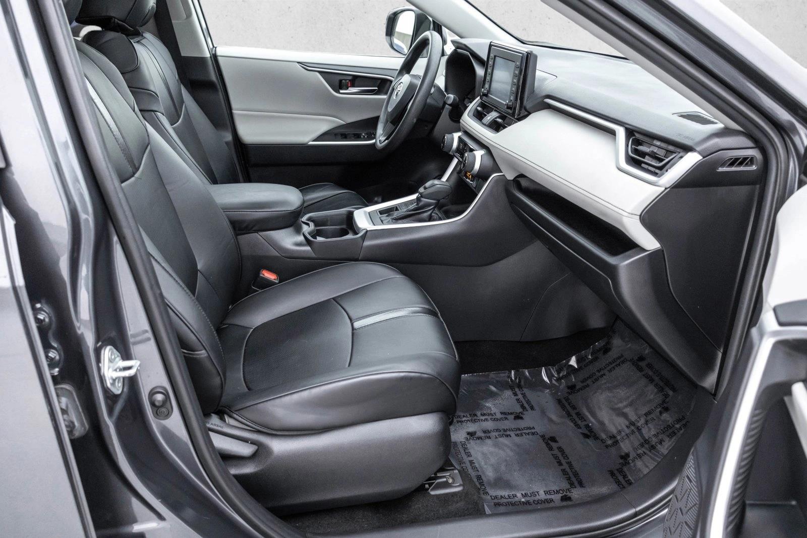 2019 TOYOTA RAV4 - Image 25