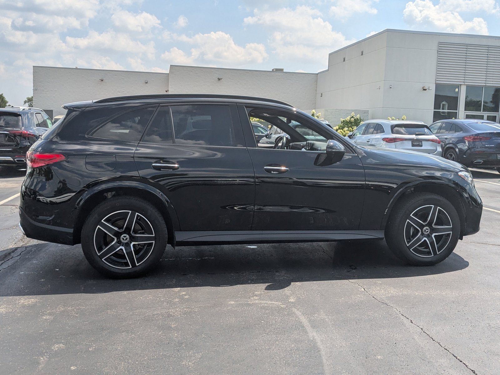 2023 Mercedes Benz GLC 300 AMG photo 4