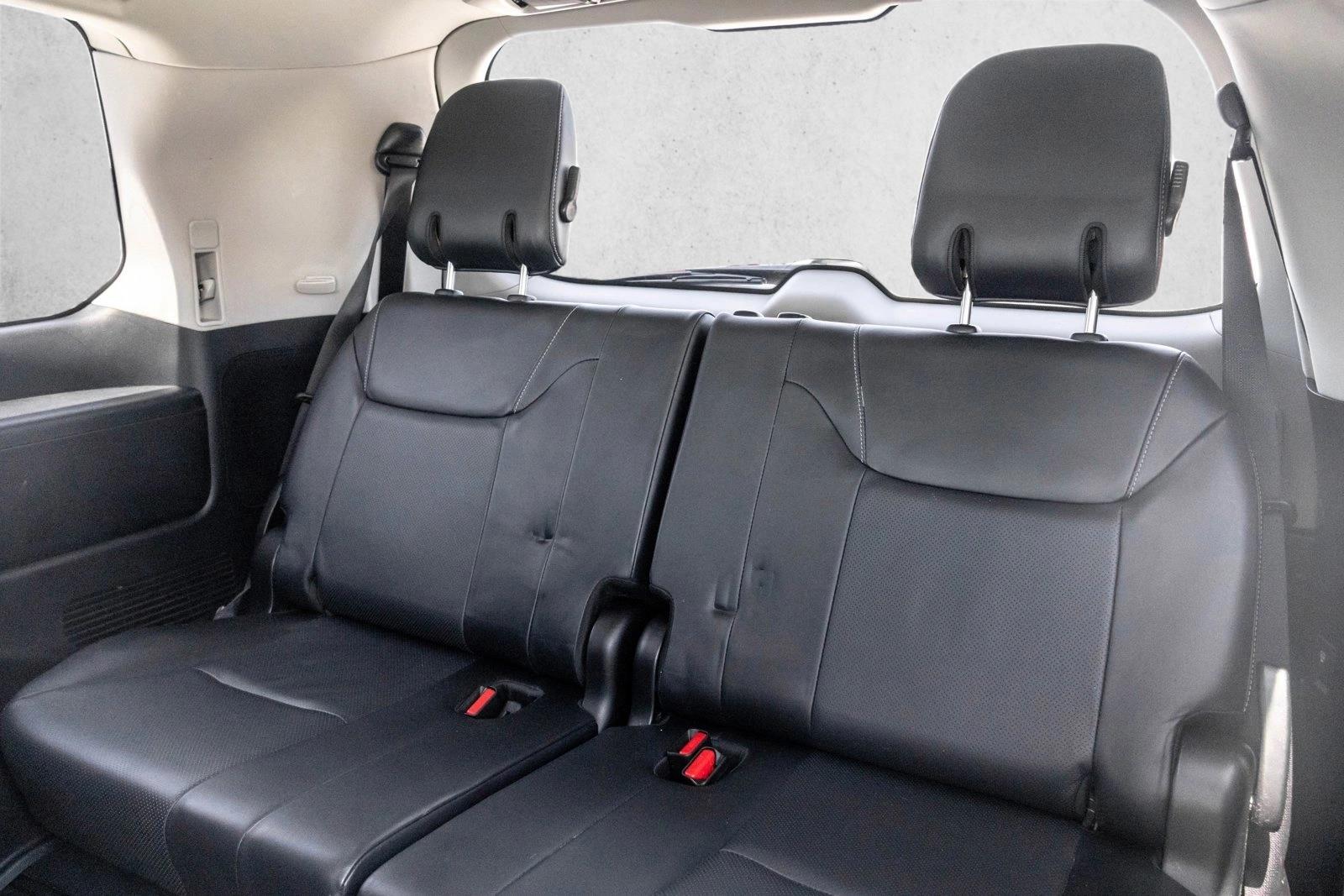 2013 Lexus LX 570 - Photo 23