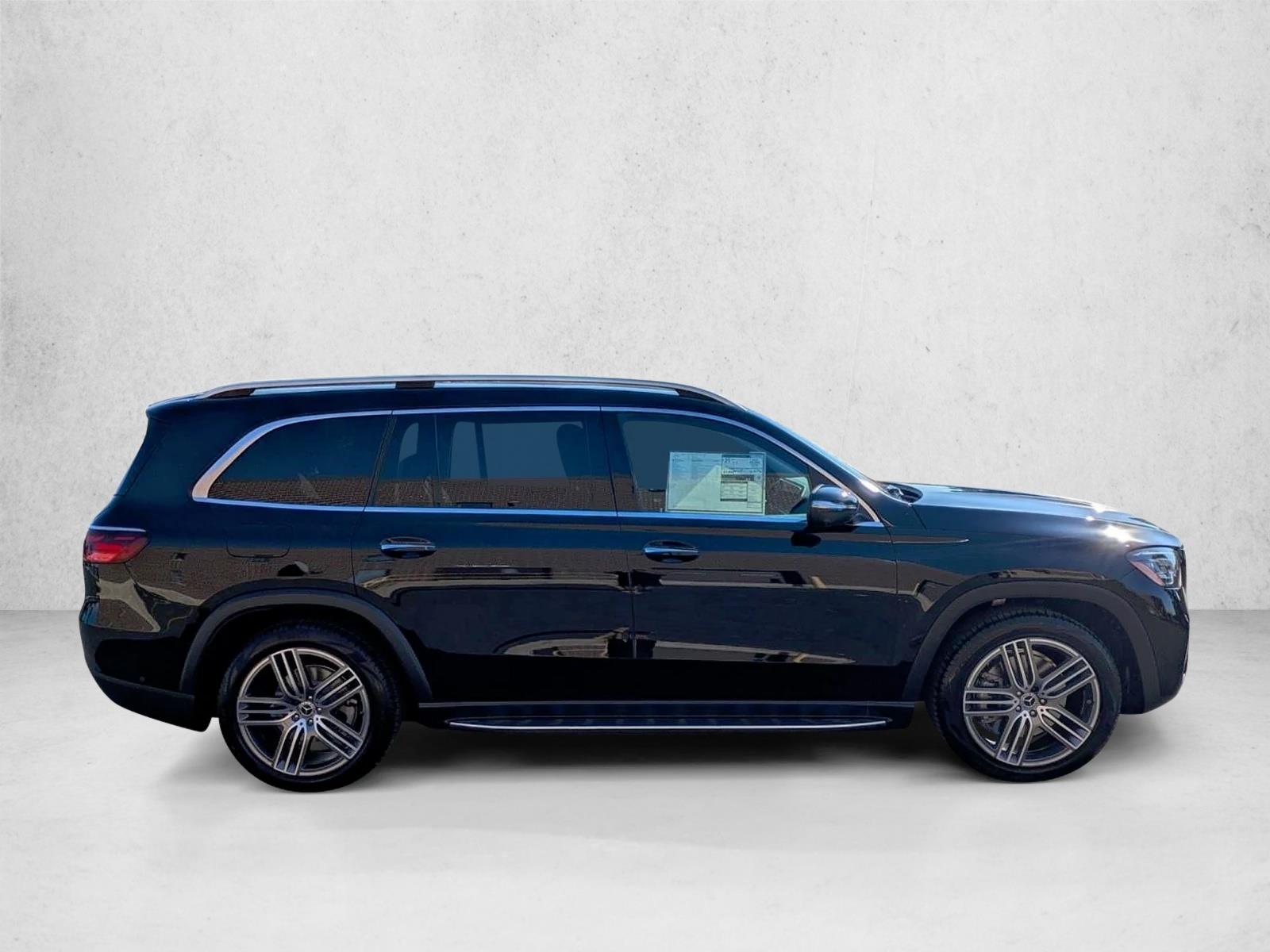 2026 Mercedes Benz GLS 450 4MATIC photo 4