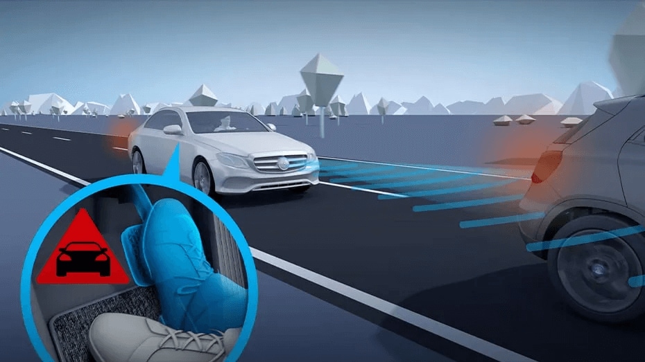 Learn about the Mercedes-Benz GLE safety feature Active Brake Assist Graphic showing Mercedes-Benz Active Brake Assist system