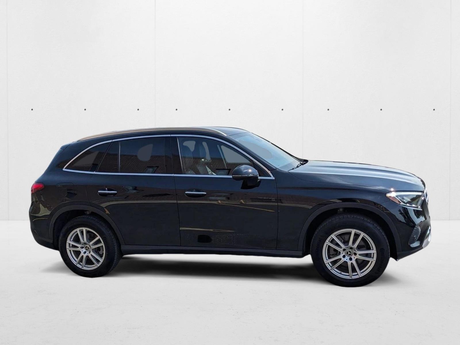 2023 Mercedes Benz GLC 300 photo 4