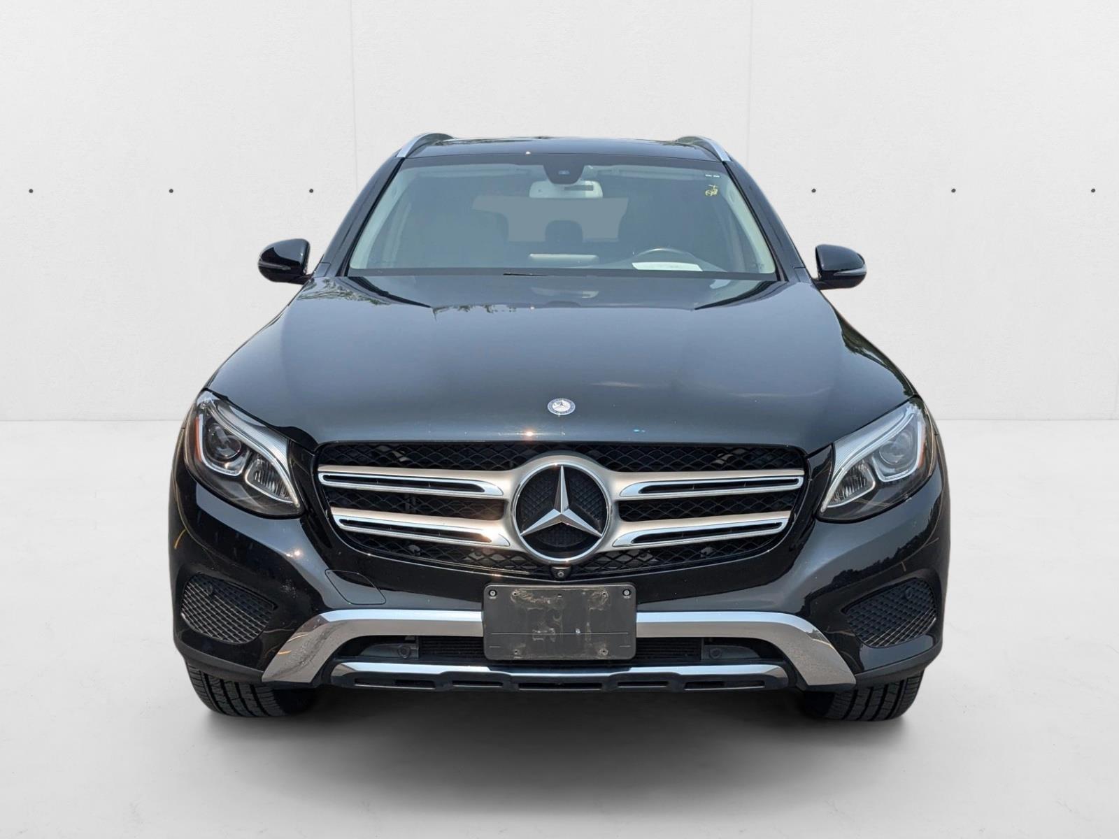 2017 Mercedes Benz GLC 300 4MATIC photo 2