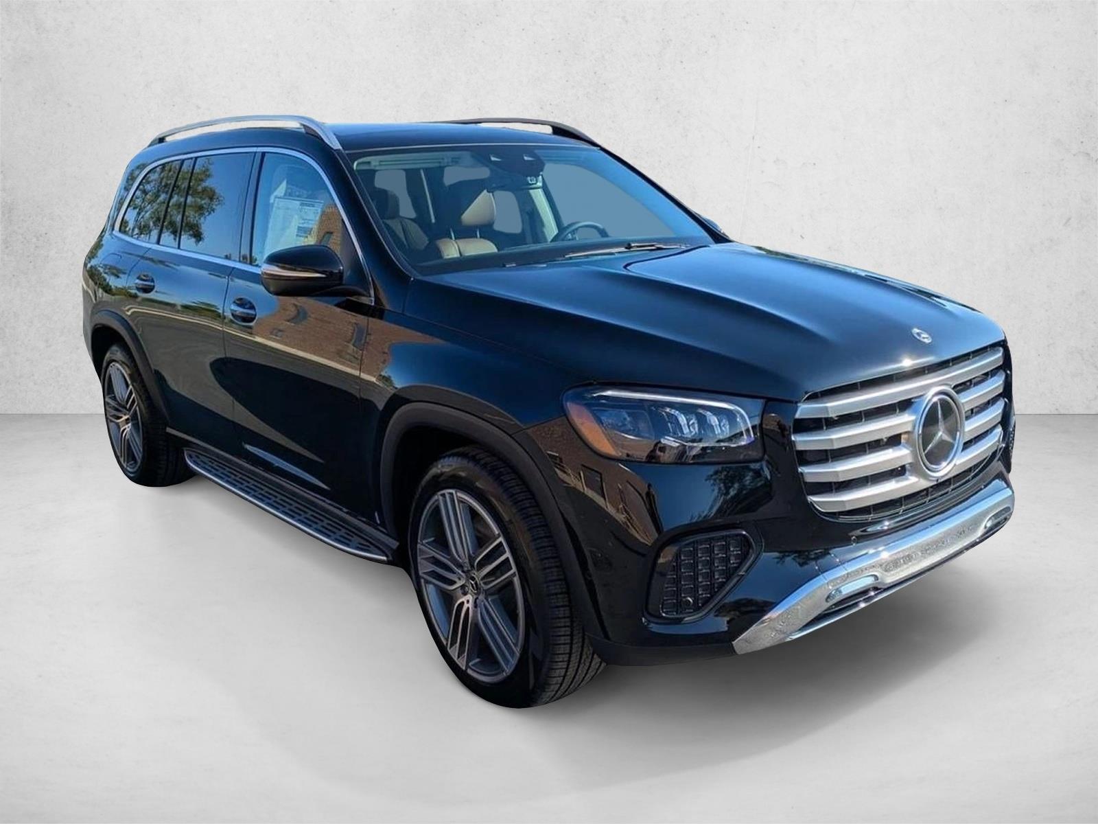 2026 Mercedes Benz GLS 450 4MATIC photo 3