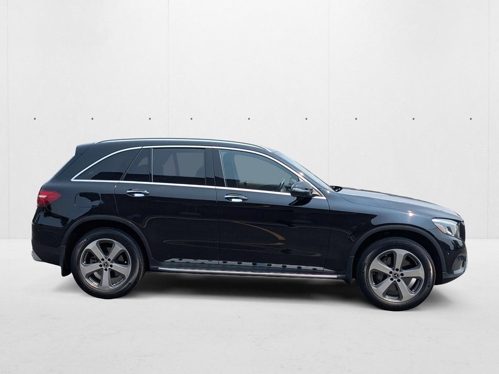 2017 Mercedes Benz GLC 300 4MATIC photo 4