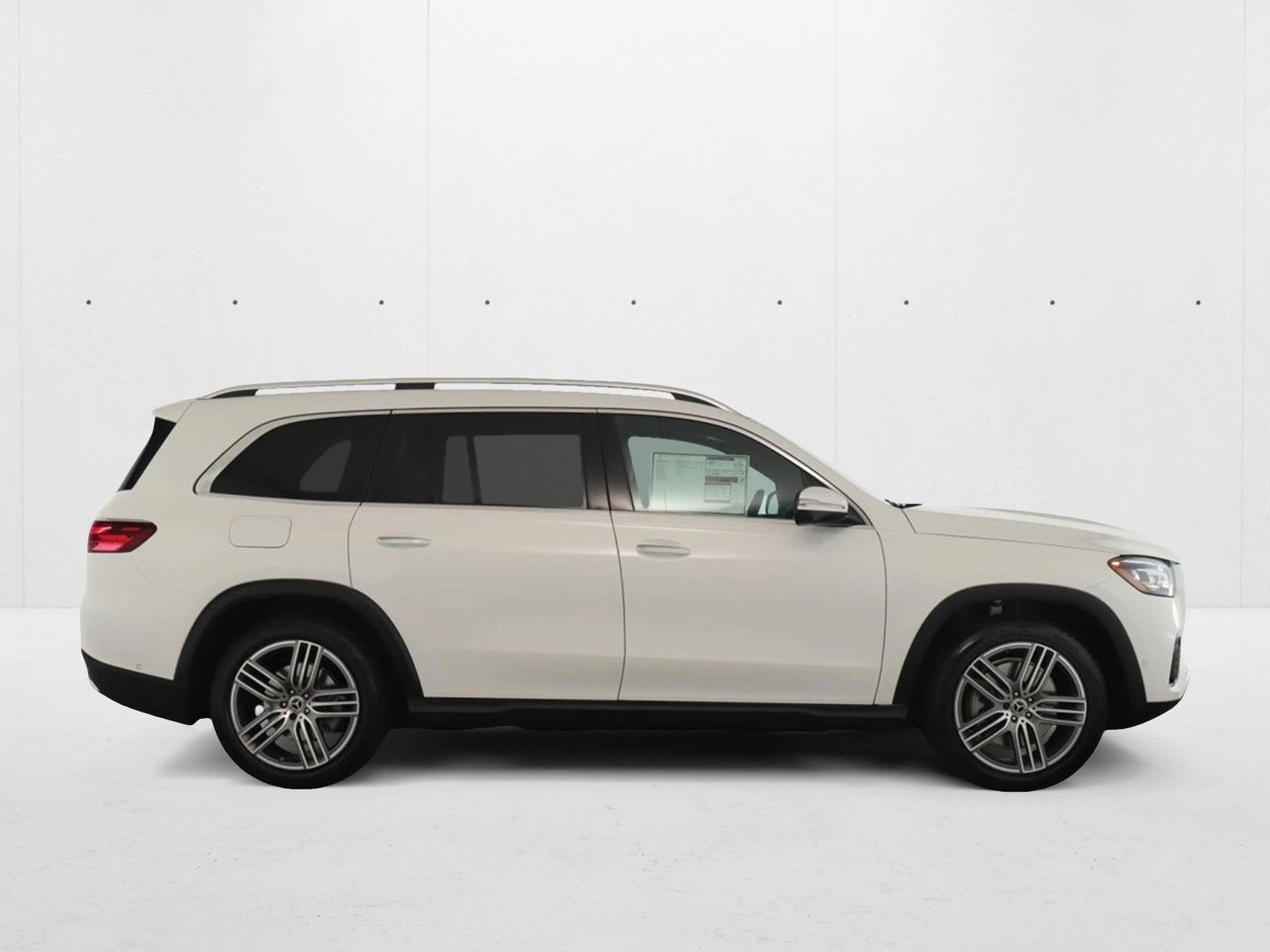 2025 Mercedes Benz GLS 450 4MATIC photo 4