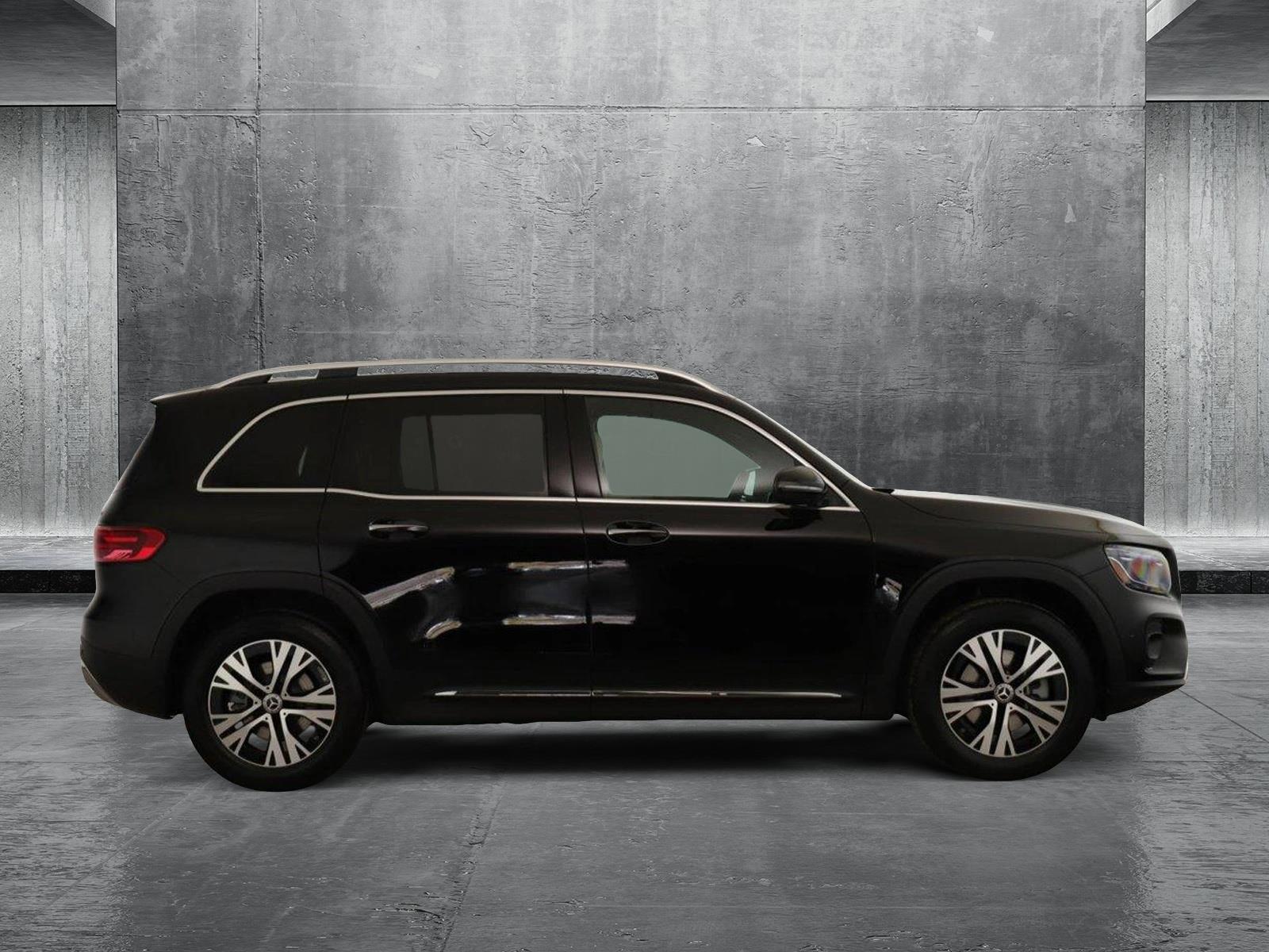 2025 Mercedes Benz GLB 250 4MATIC photo 4