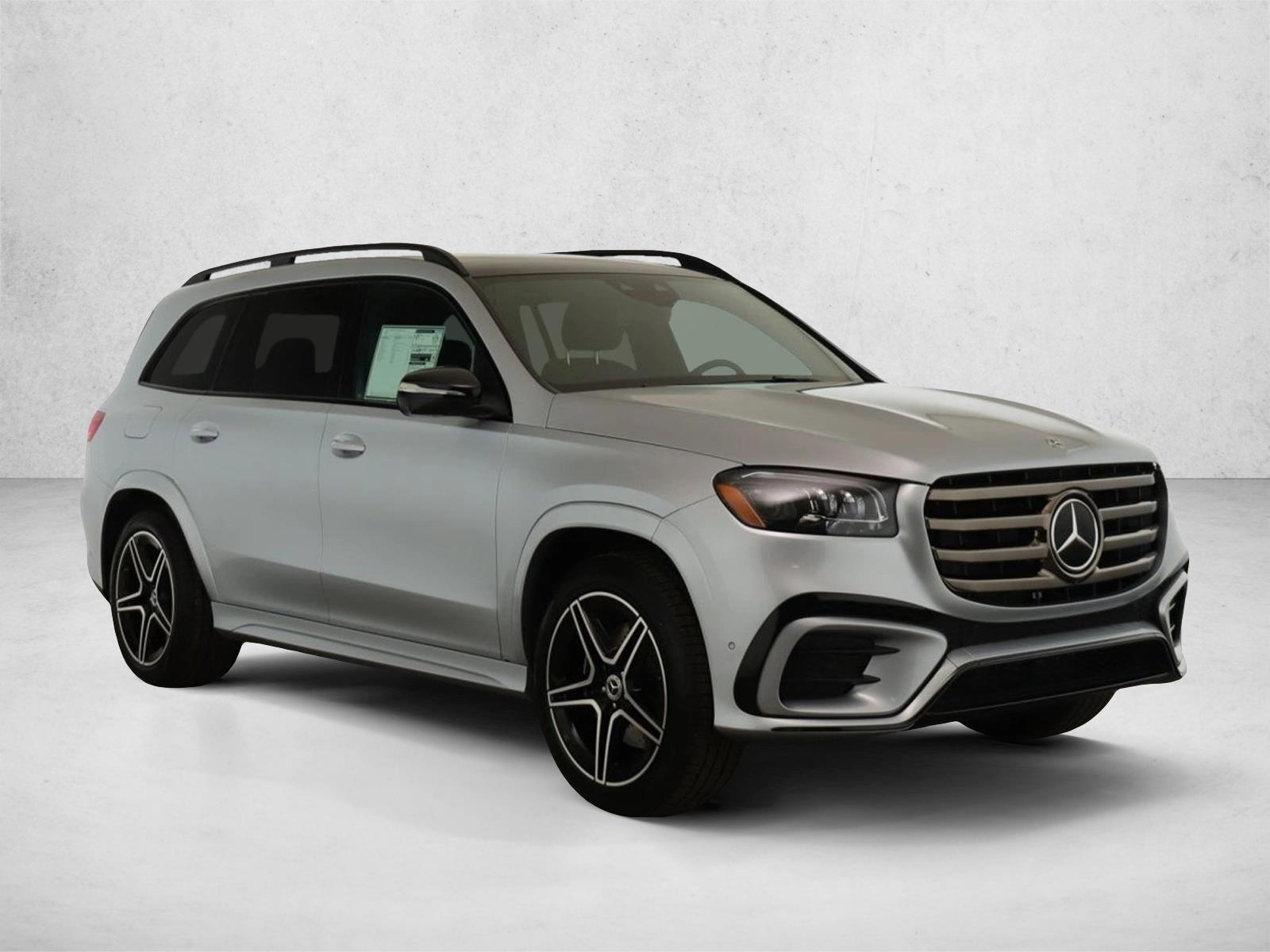 2025 Mercedes Benz GLS 450 4MATIC photo 3