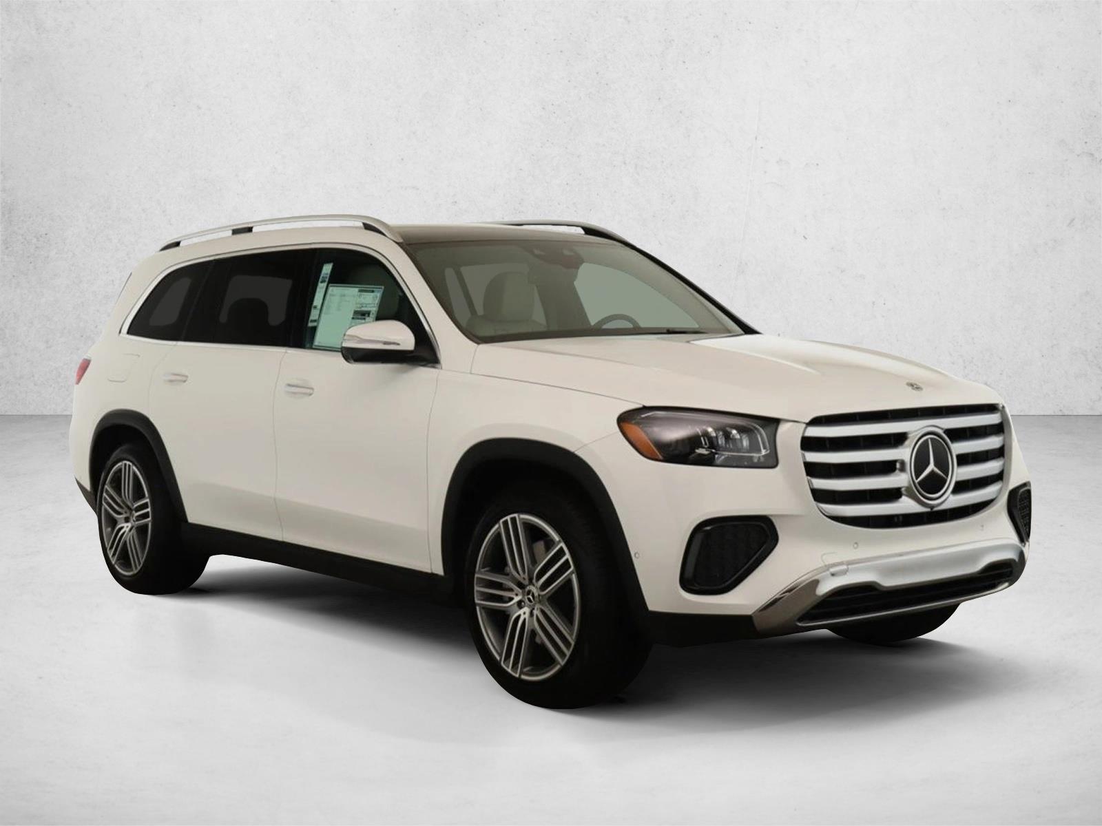 2025 Mercedes Benz GLS 450 4MATIC photo 3