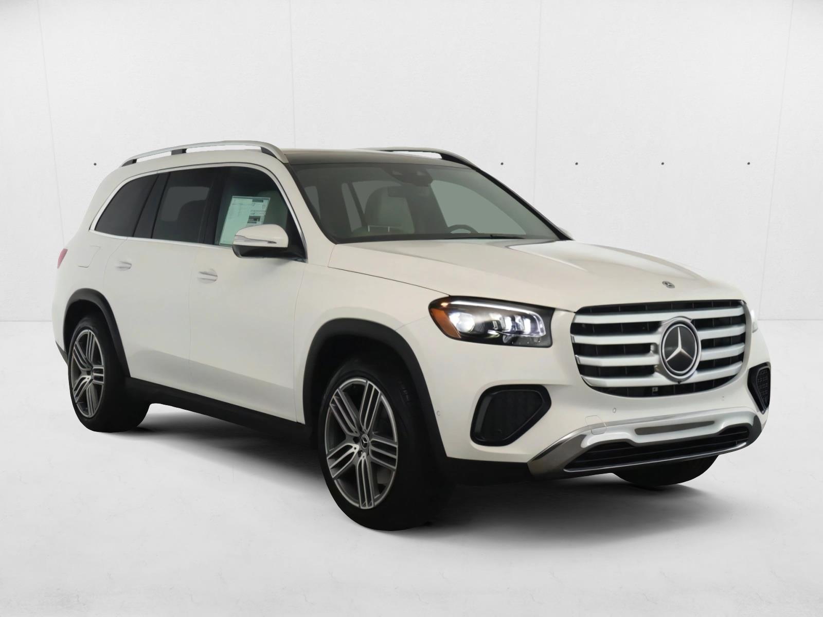 2025 Mercedes Benz GLS 450 4MATIC photo 3