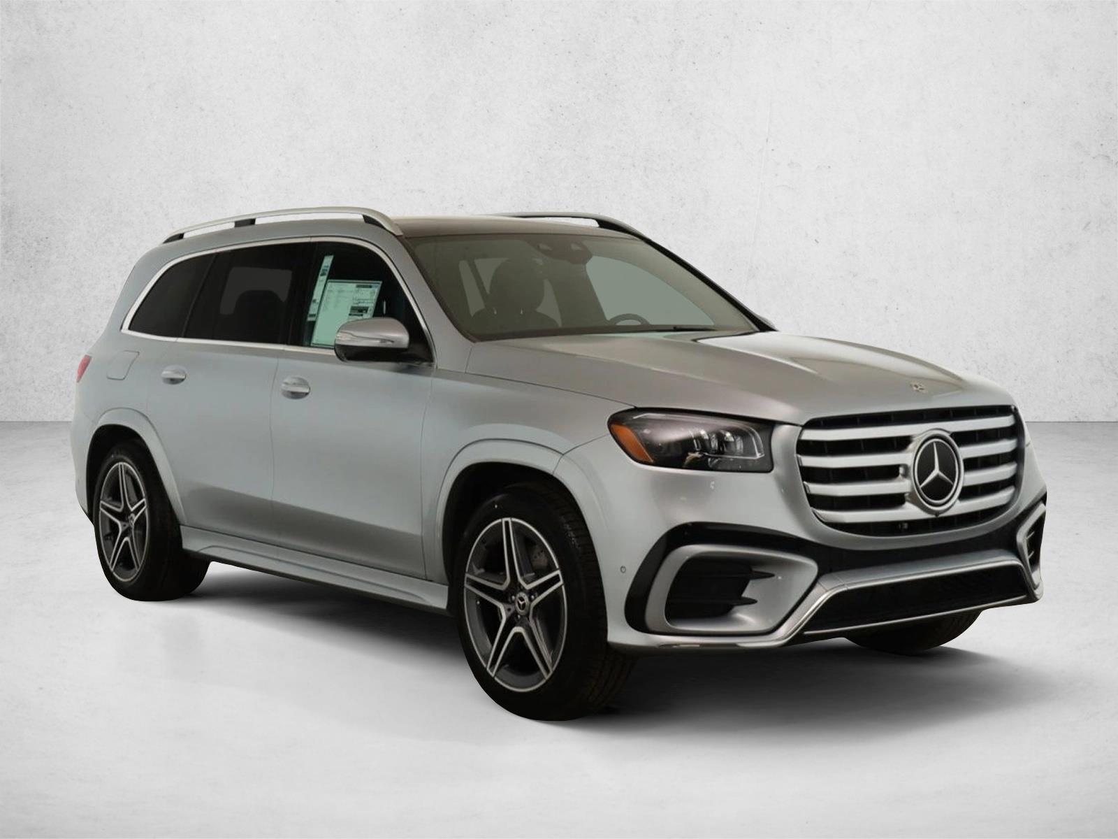 2025 Mercedes Benz GLS 450 4MATIC photo 3