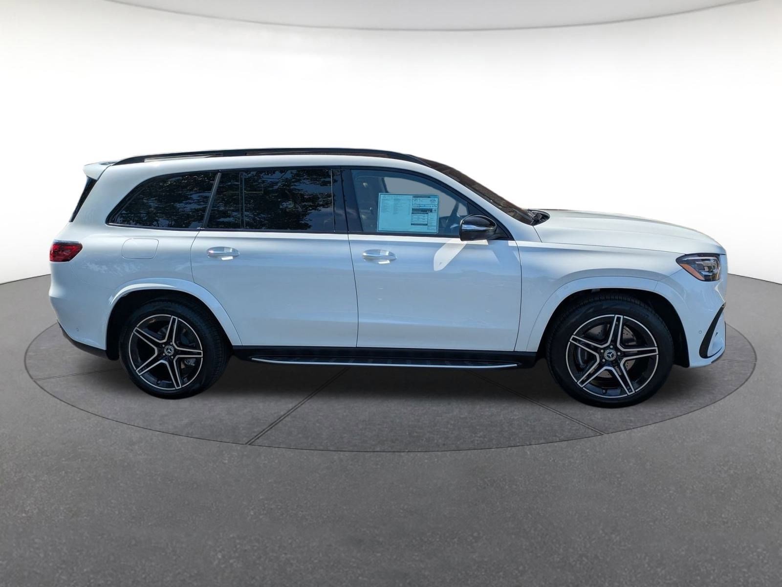 2026 Mercedes Benz GLS 450 4MATIC photo 2