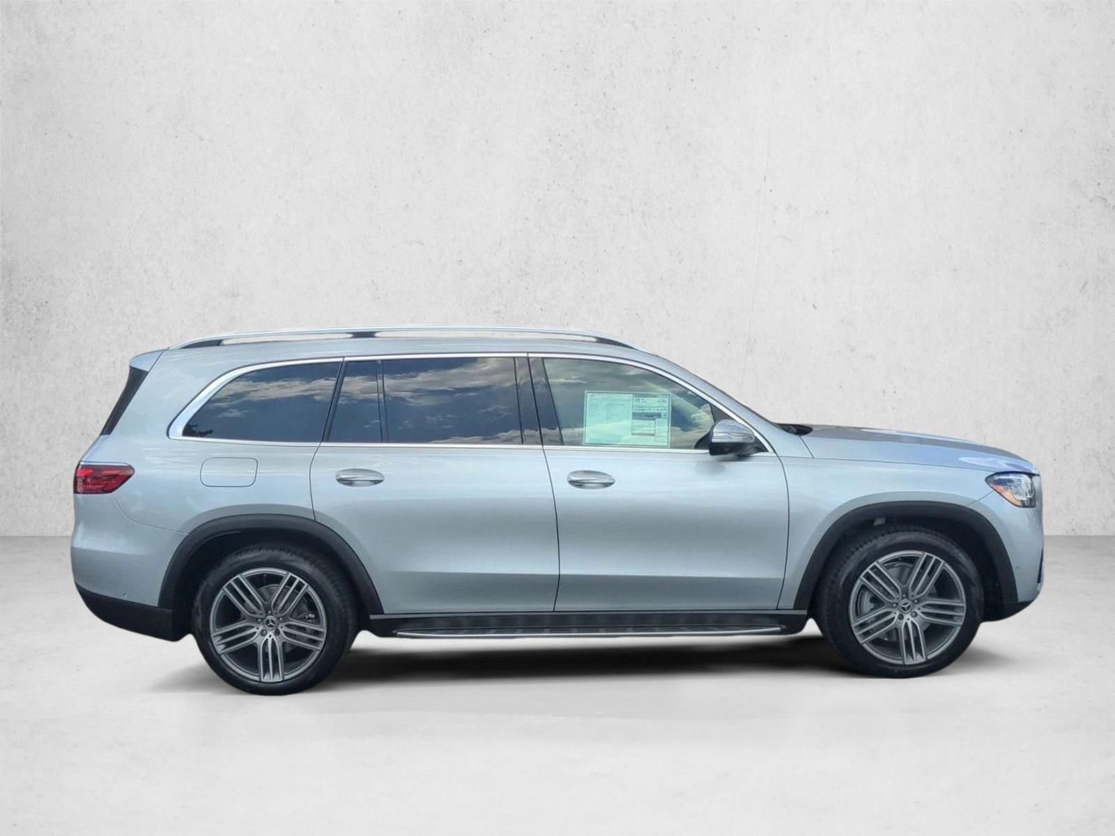 2025 Mercedes Benz GLS 450 4MATIC photo 4