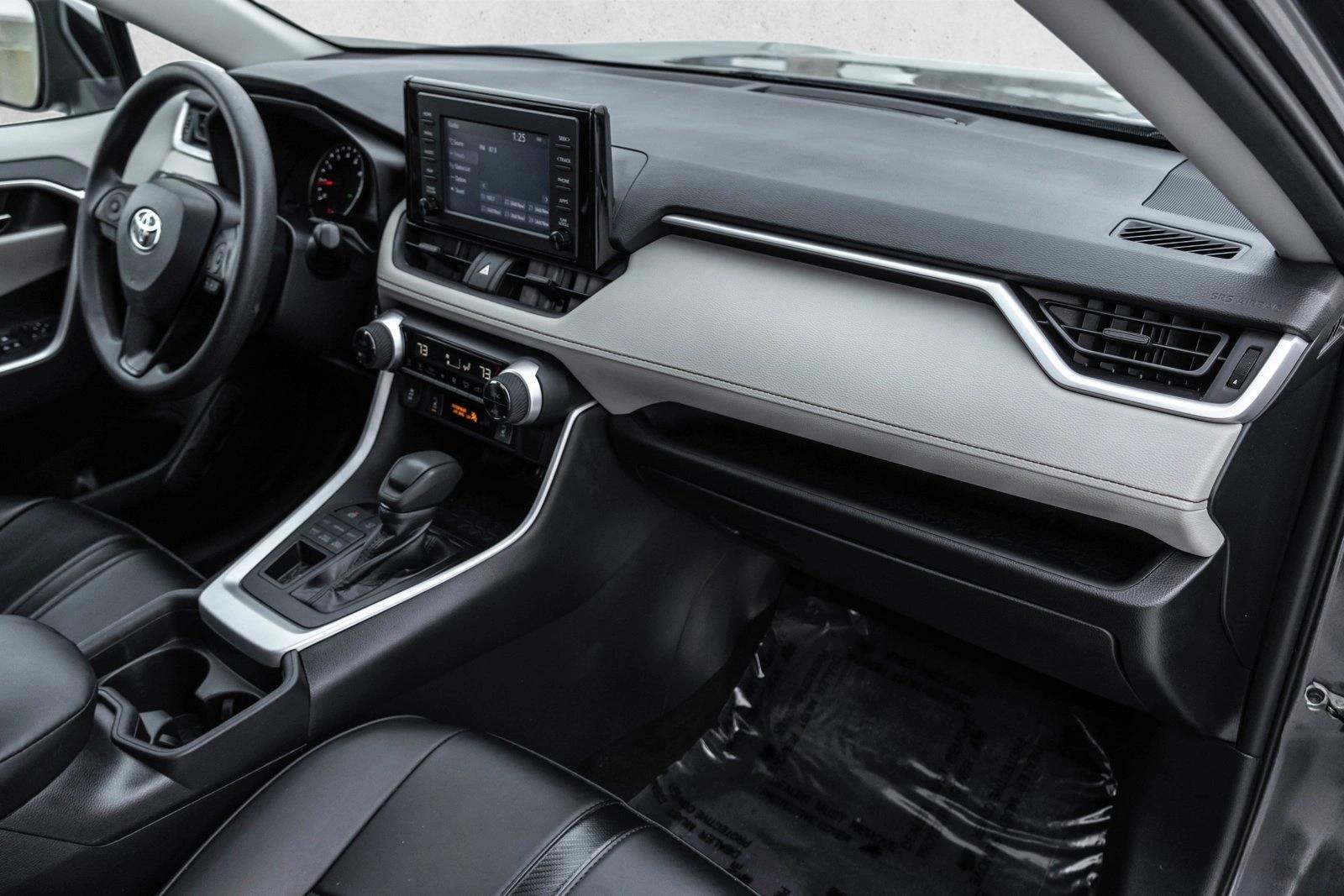 2019 TOYOTA RAV4 - Image 24