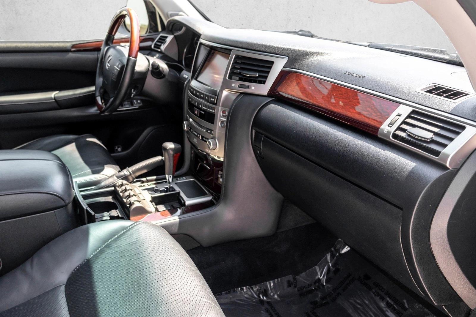 2013 Lexus LX 570 - Photo 26