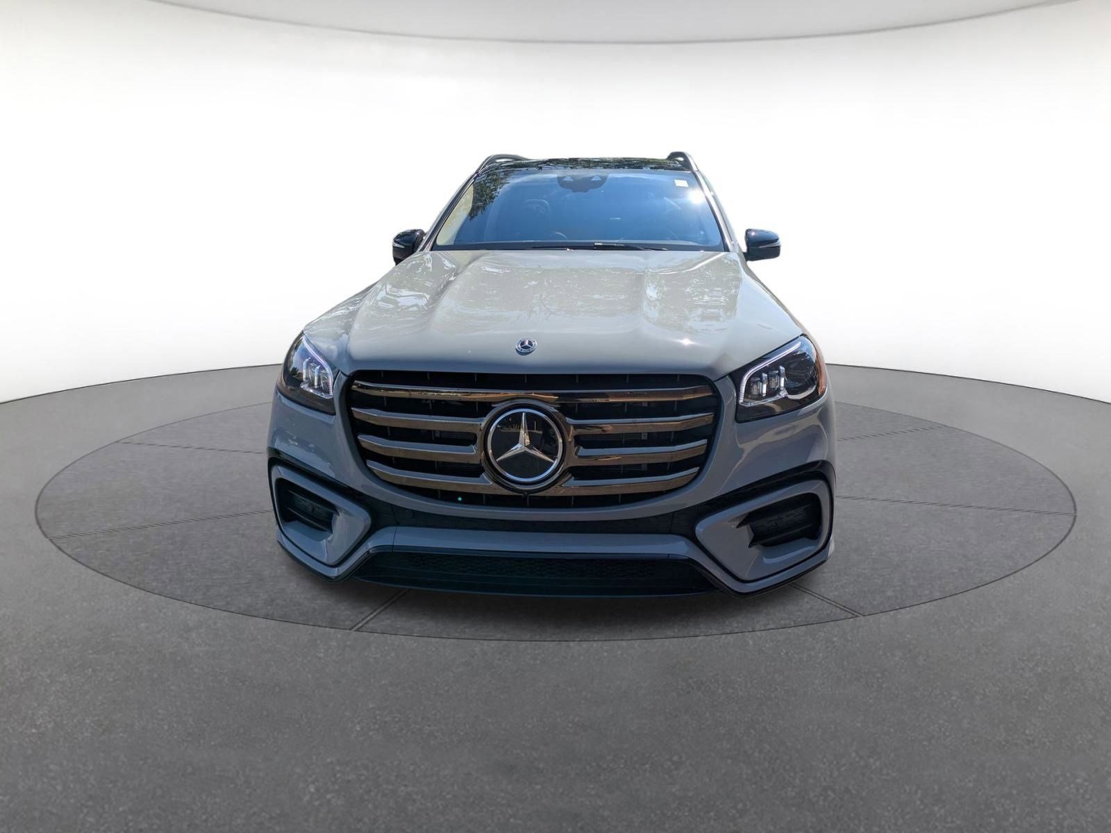 2026 Mercedes Benz GLS 450 4MATIC photo 2