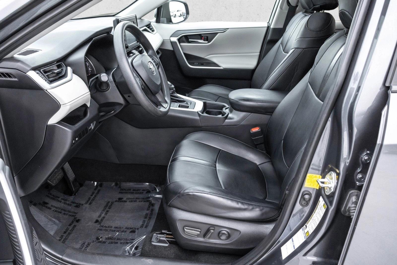 2019 TOYOTA RAV4 - Image 12