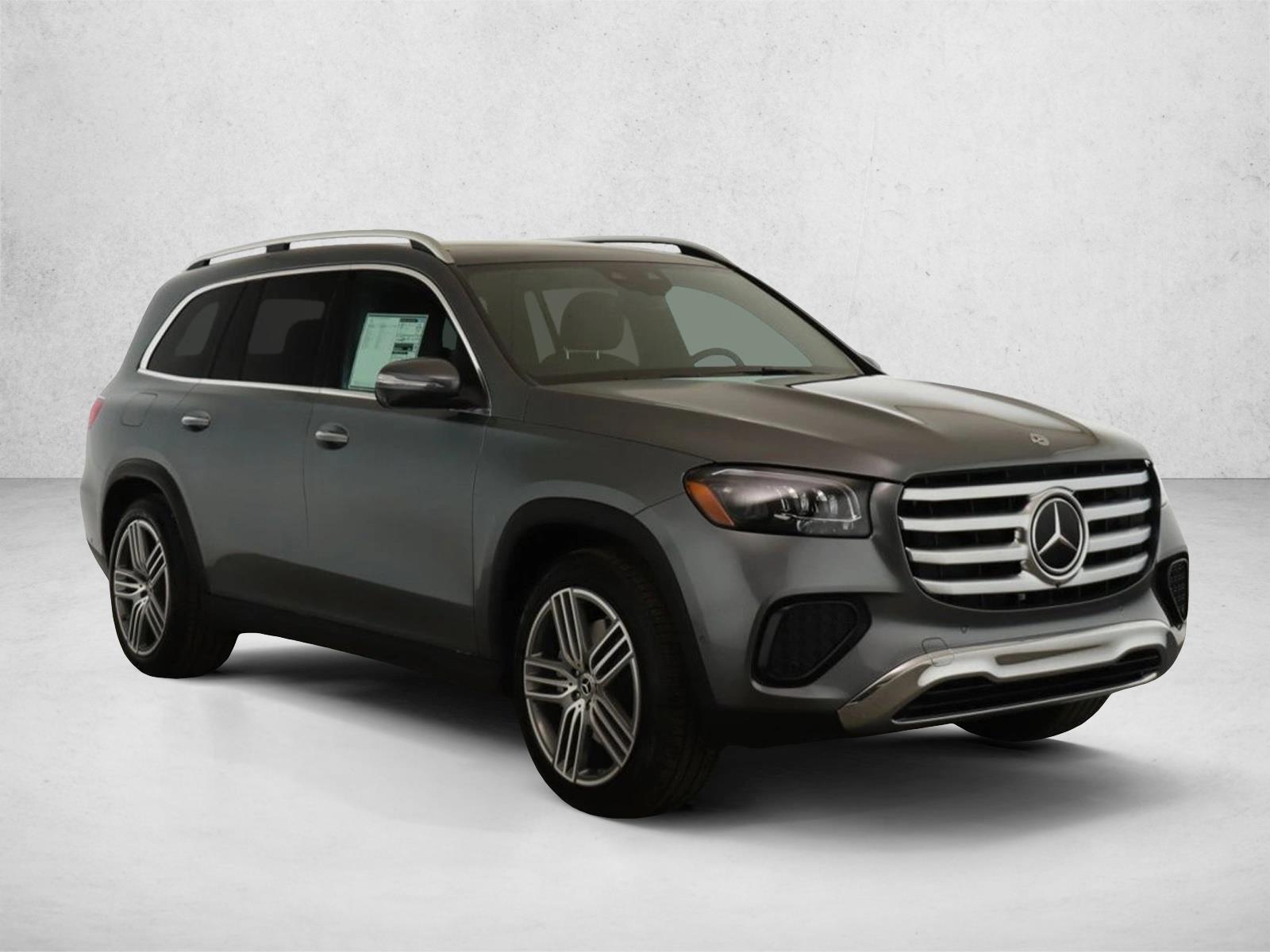 2025 Mercedes Benz GLS 450 4MATIC photo 3