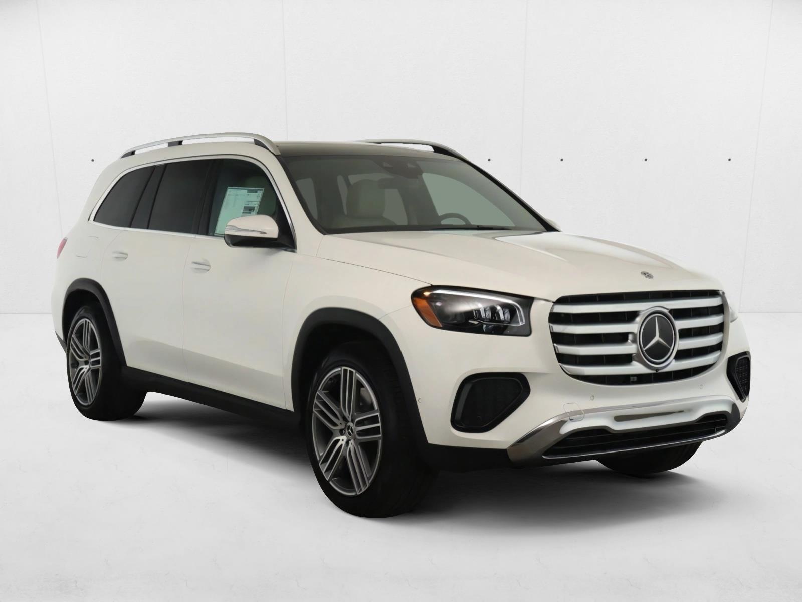 2025 Mercedes Benz GLS 450 4MATIC photo 3