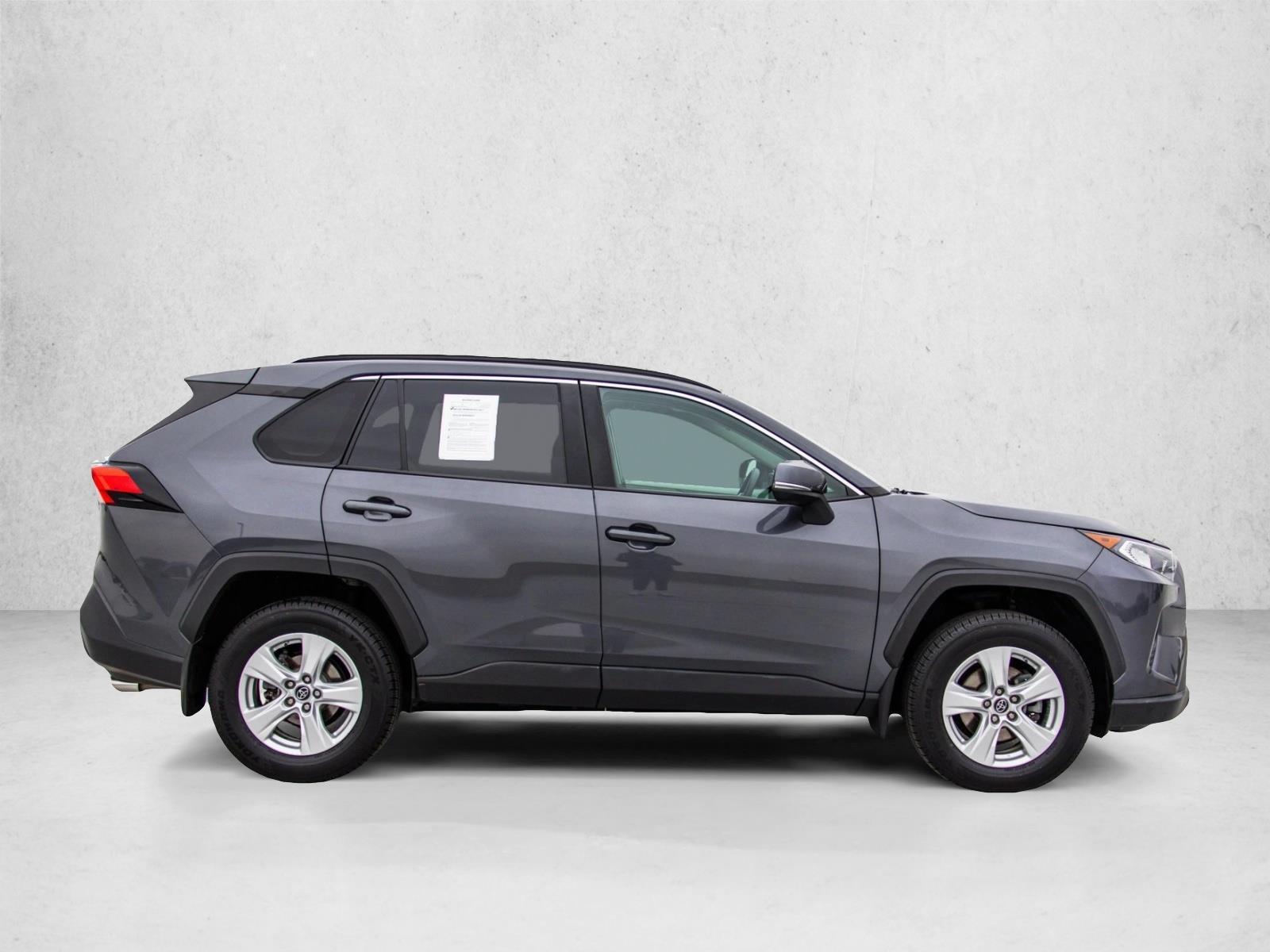 2019 Toyota RAV4 XLE photo 4