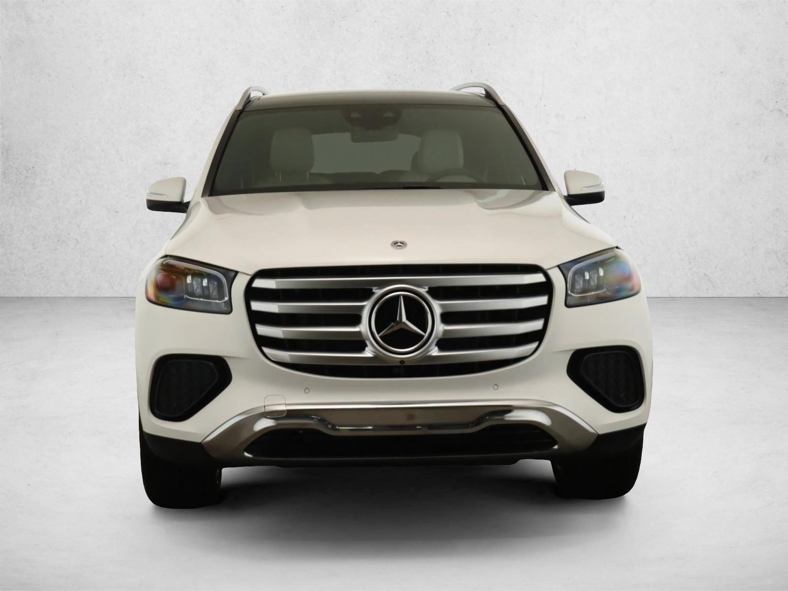 2025 Mercedes Benz GLS 450 4MATIC photo 2