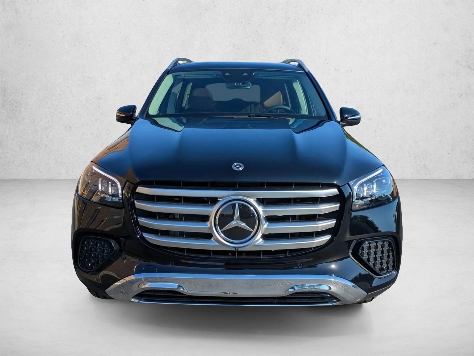 2026 Mercedes Benz GLS 450 4MATIC photo 2