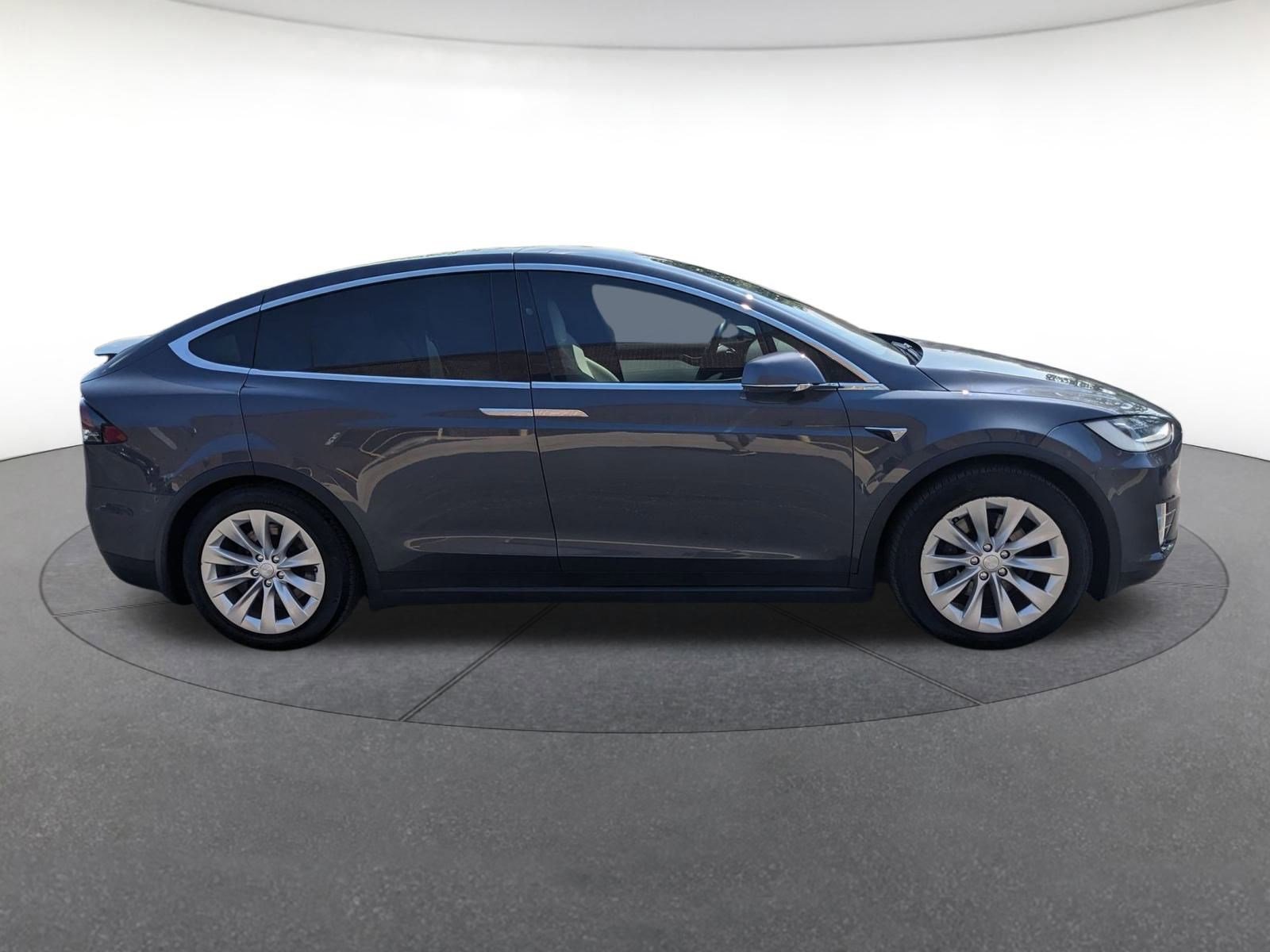 2020 Tesla Model X Long Range photo 4
