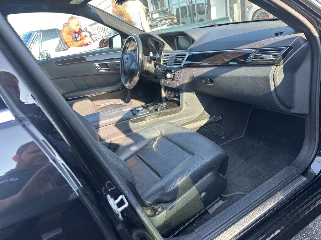 2010 Mercedes Benz E 350 Sedan photo 2