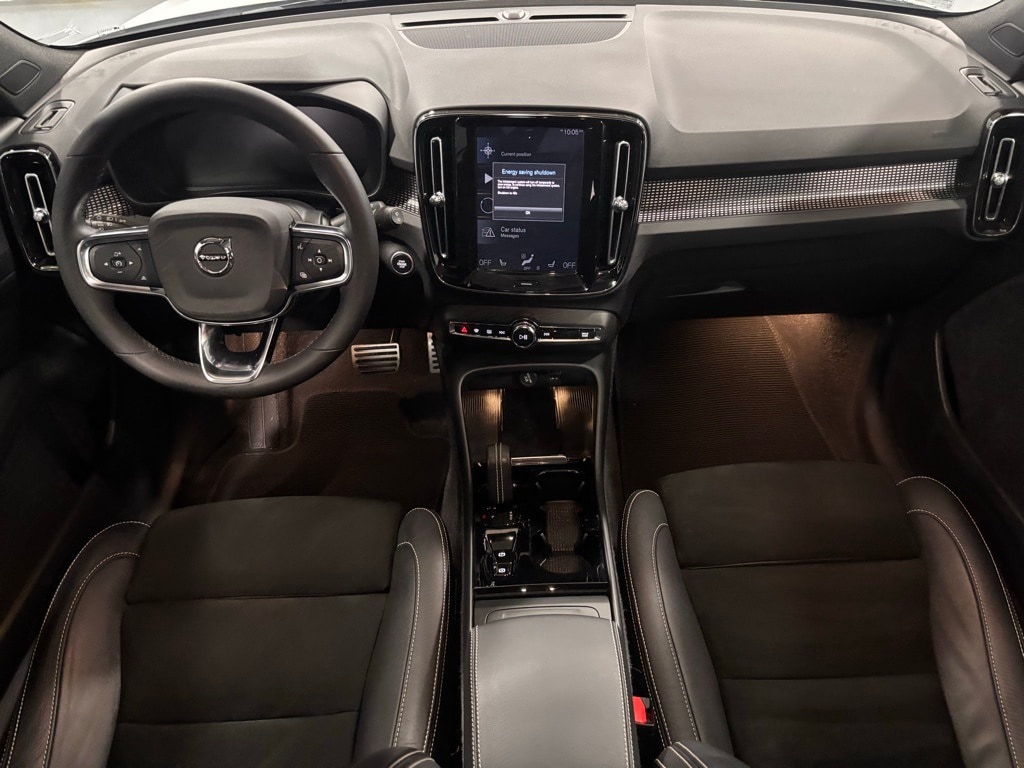Used 2022 Volvo XC40 T5 AWD R-Design SUV