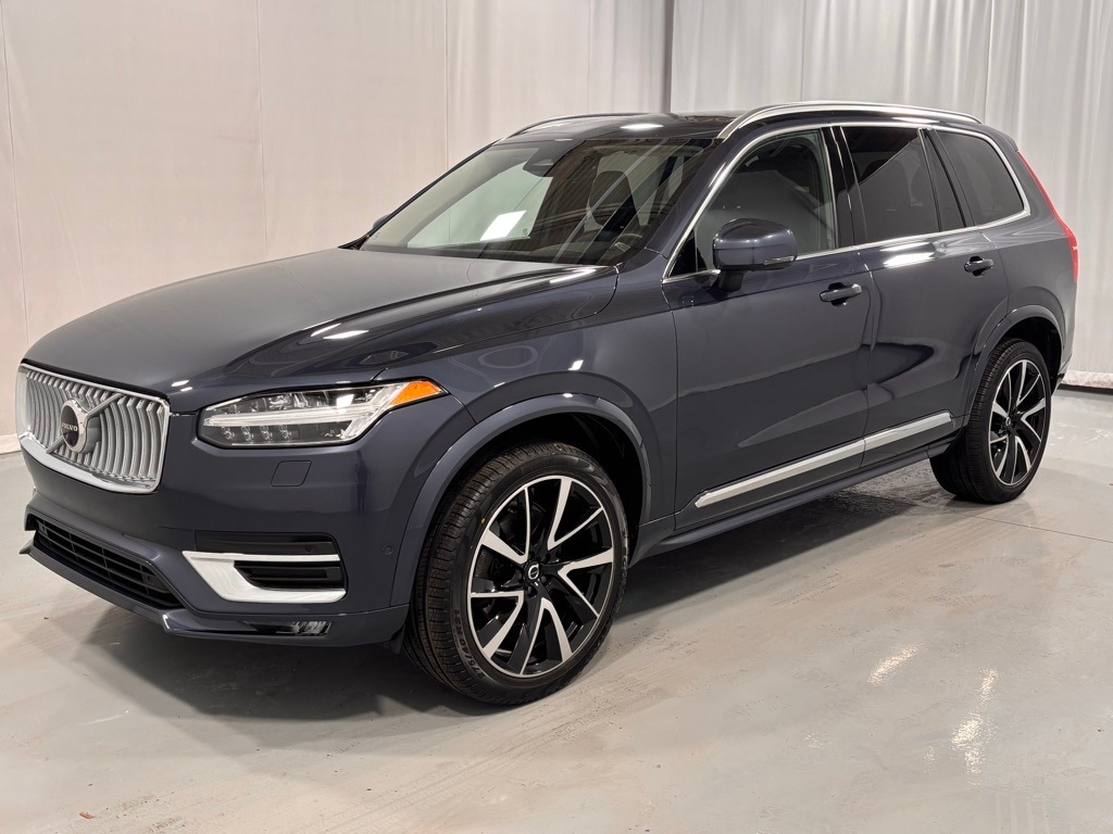 2023 Volvo XC90 Plus's photo