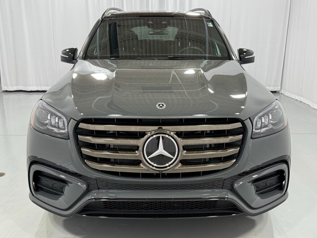 2025 Mercedes Benz GLS 450 4MATIC photo 3