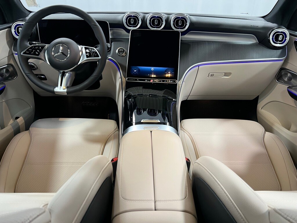 2025 Mercedes Benz GLC 300 4MATIC photo 2