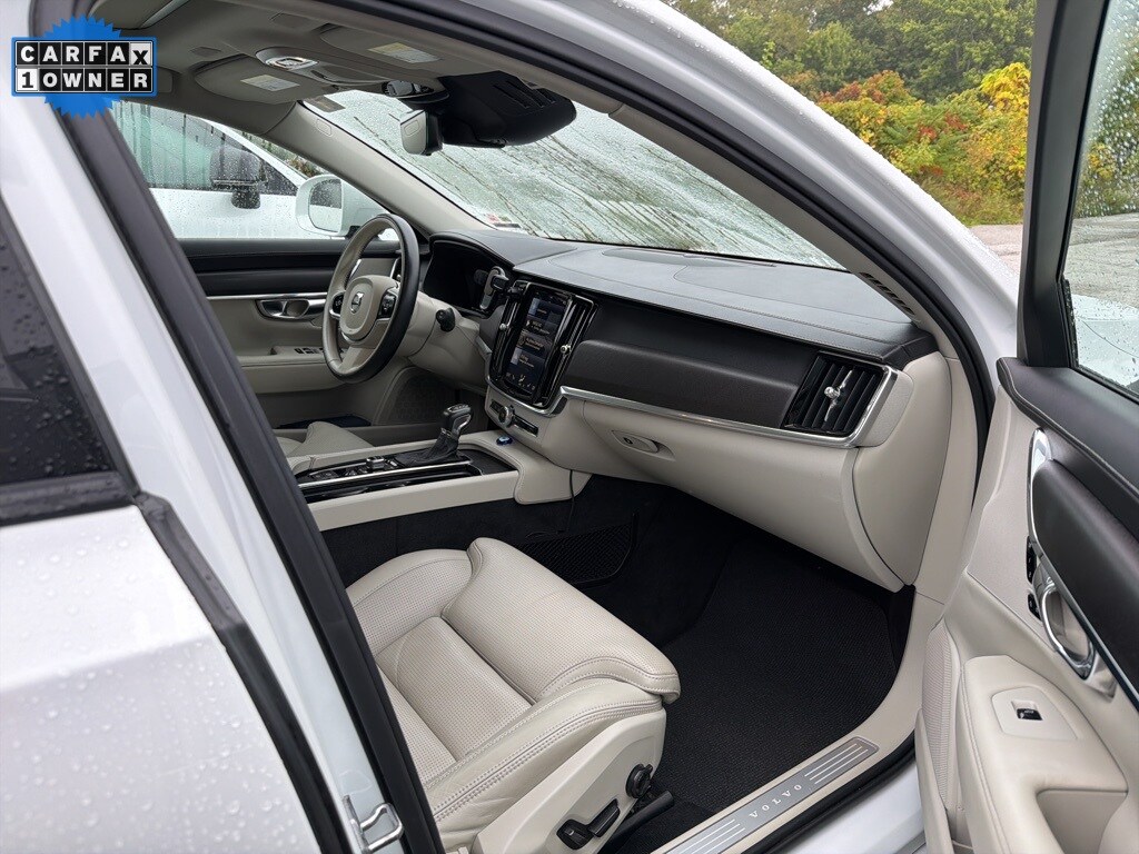 2017 Volvo V90 Cross Country T6 AWD photo 2