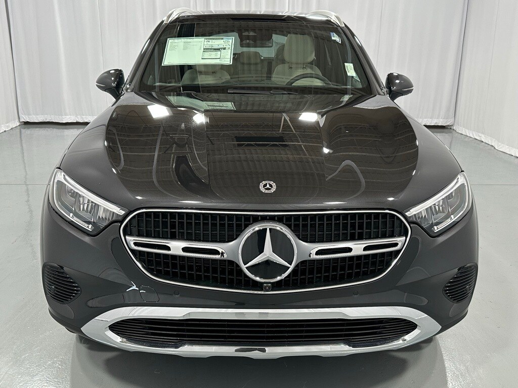 2025 Mercedes Benz GLC 300 photo 3