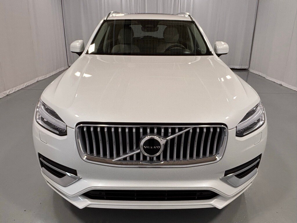 2023 Volvo XC90 Recharge T8 Core photo 2
