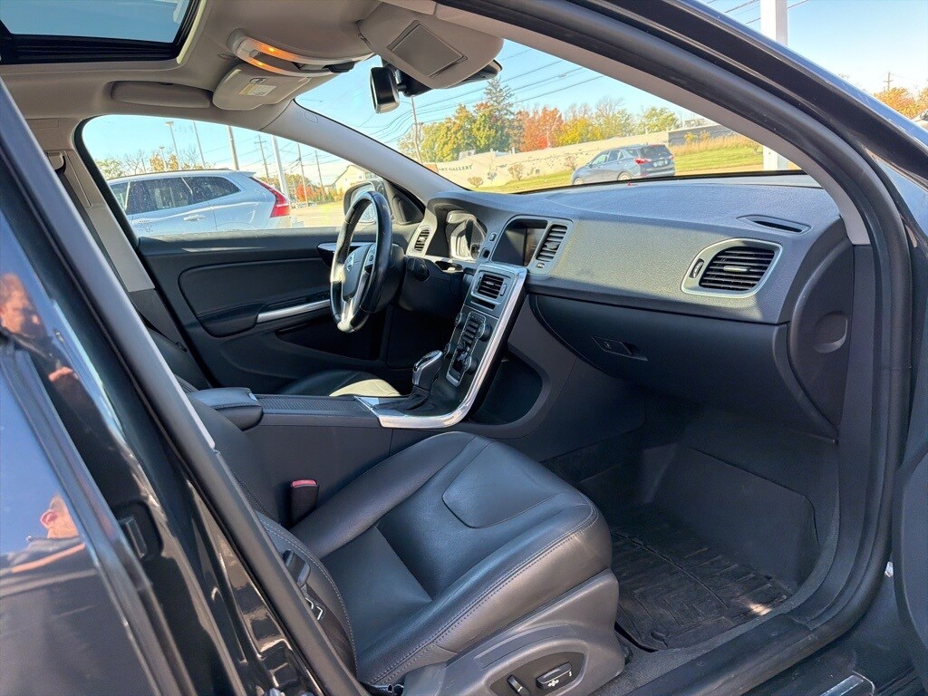 2015 Volvo S60 T5 Premier photo 2