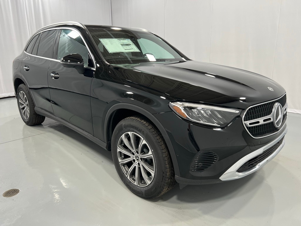 2025 Mercedes Benz GLC 300 photo 4