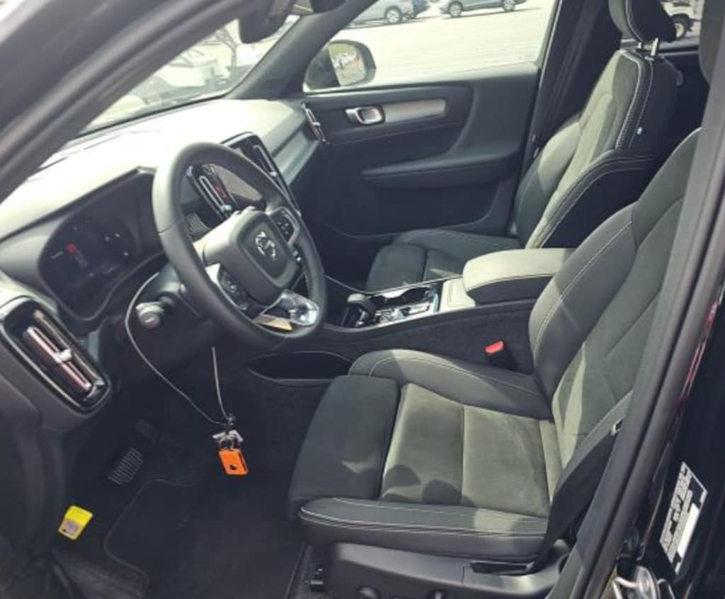 Used 2025 Volvo XC40 B5 Plus Dark Theme SUV