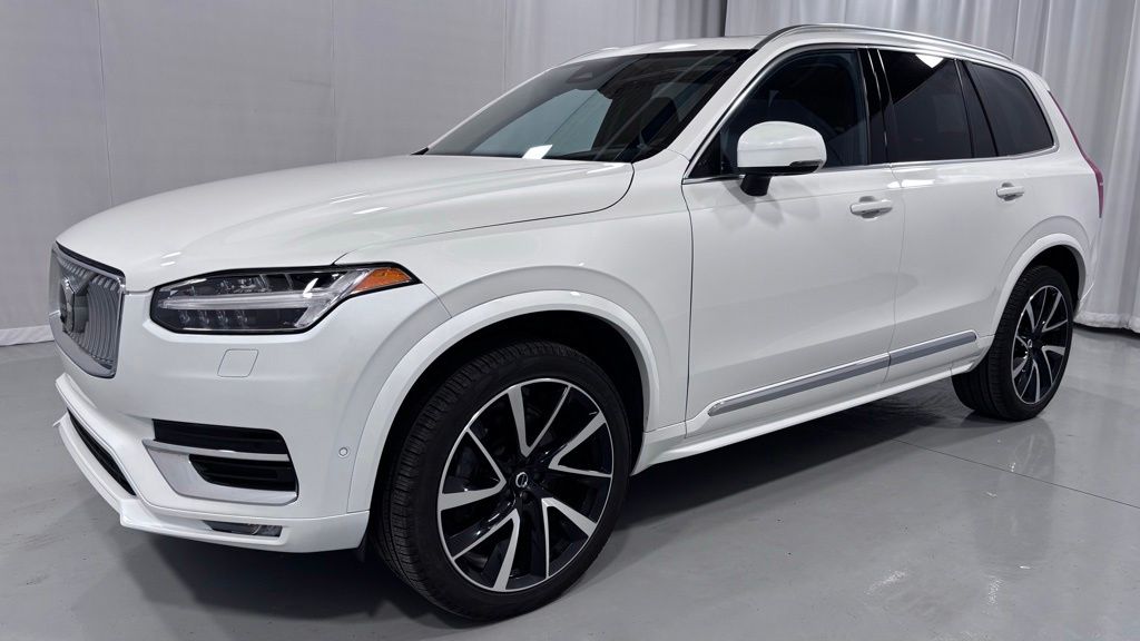 2024 Volvo XC90 B5 Plus Bright theme 4WD's photo