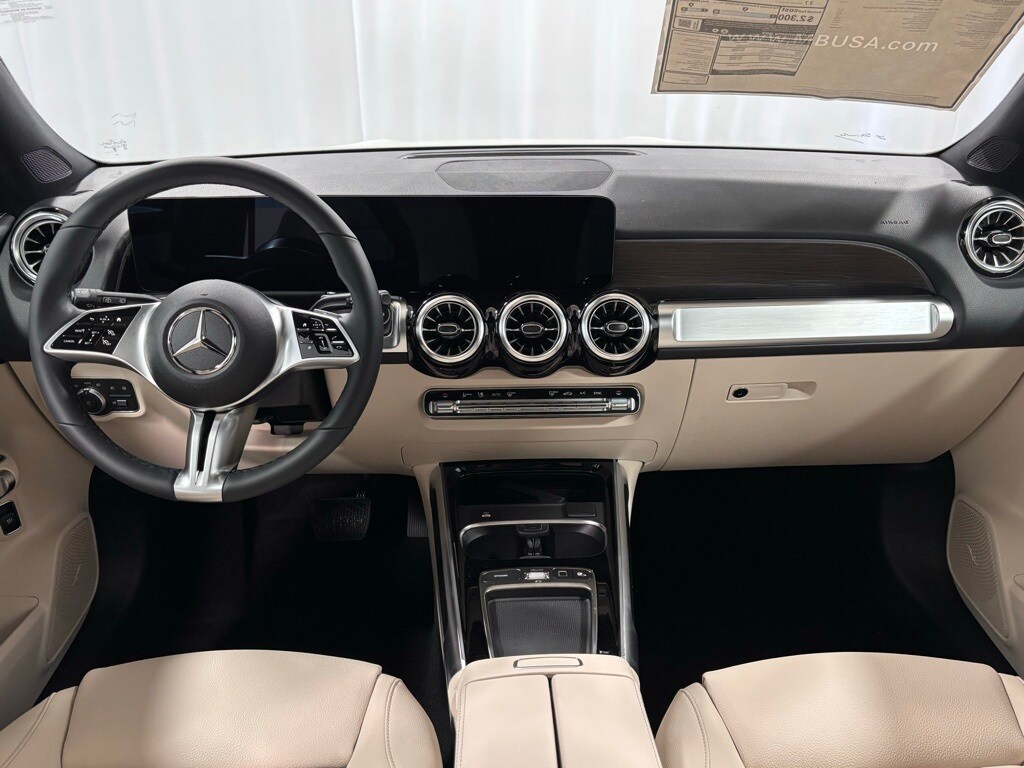 2026 Mercedes Benz GLB 250 4MATIC photo 2