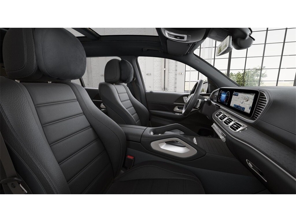 2026 Mercedes Benz GLS 450 4MATIC photo 4