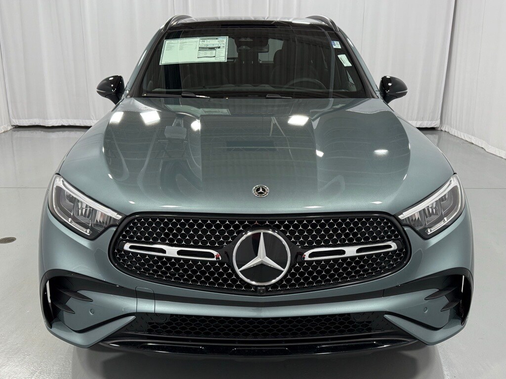 2026 Mercedes Benz GLC 300 4MATIC photo 3
