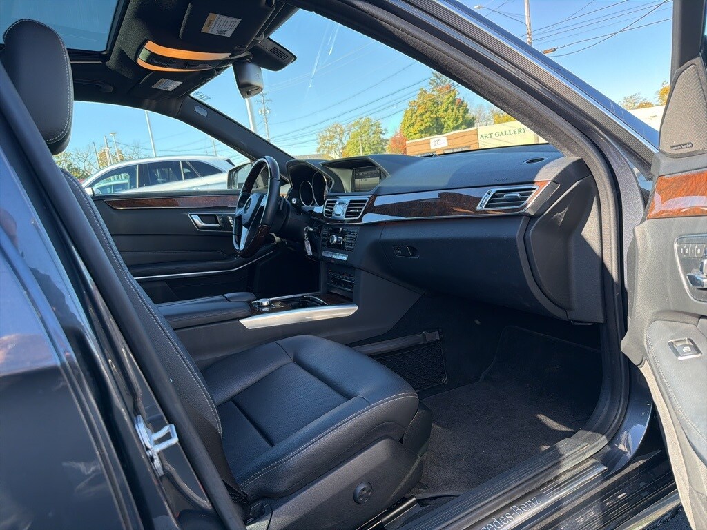 2014 Mercedes Benz E 350 Sedan photo 2