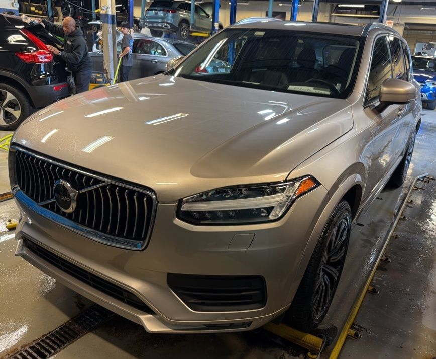 2023 Volvo XC90 B5 Core 4WD's photo