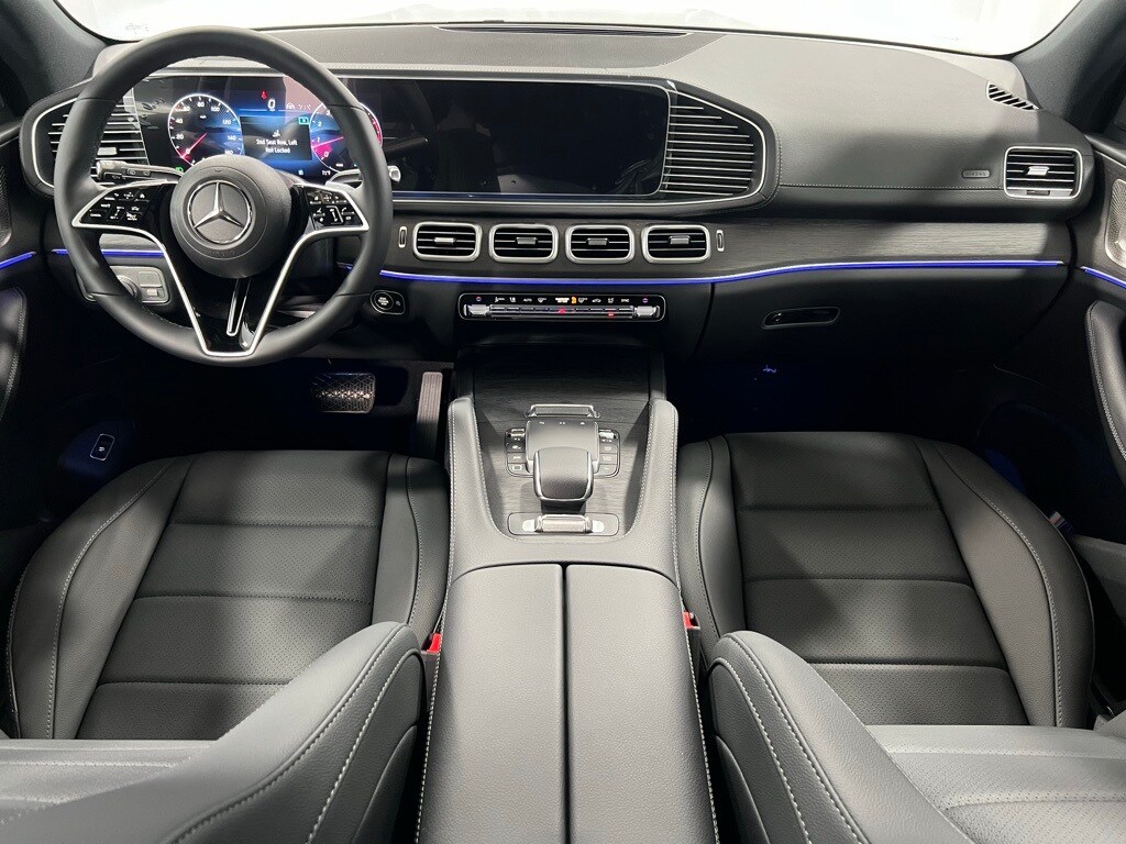 2025 Mercedes Benz GLS 450 photo 2