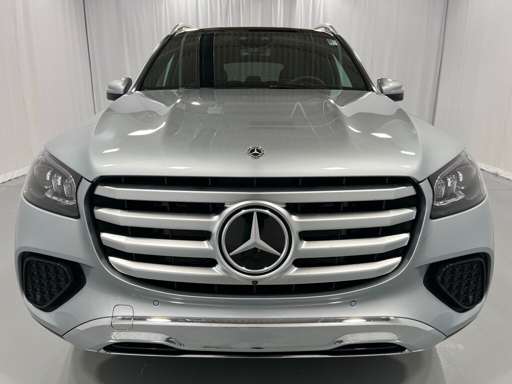 2025 Mercedes Benz GLS 450 photo 3
