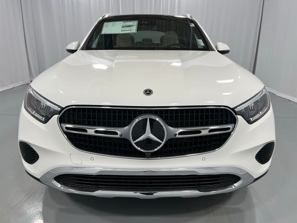 2025 Mercedes Benz GLC 300 4MATIC photo 3